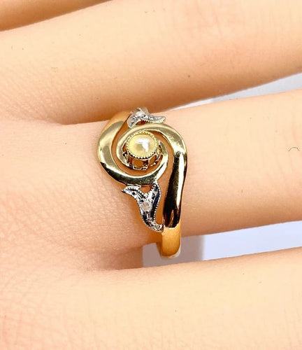 Bague 58 Bague en or jaune 18 carats avec perle et diamants 58 Facettes AB584