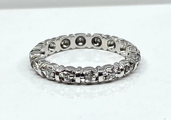 Bague 50 Alliance - Bague en or blanc 18 carats sertie de 16 diamants 58 Facettes AB583