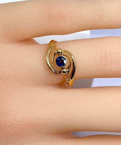 Bague 51 Bague tourbillon en or jaune 18 carats et saphir 58 Facettes AB586
