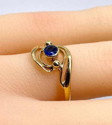 Bague 51 Bague tourbillon en or jaune 18 carats et saphir 58 Facettes AB586
