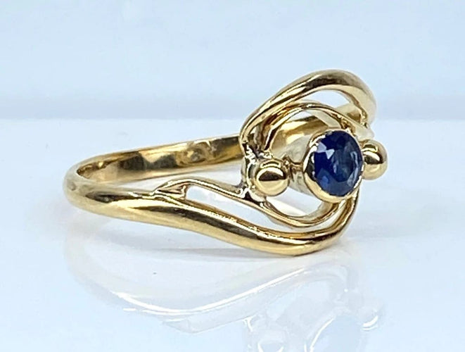 Bague 51 Bague tourbillon en or jaune 18 carats et saphir 58 Facettes AB586
