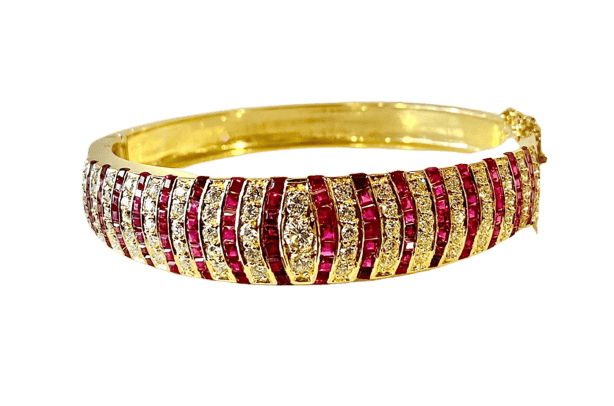 Bracelet Bracelet jonc ouvrant en or jaune 18 carats, rubis et diamants 58 Facettes AB608