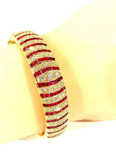 Bracelet Bracelet jonc ouvrant en or jaune 18 carats, rubis et diamants 58 Facettes AB608