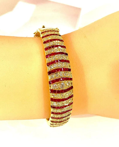 Bracelet Bracelet jonc ouvrant en or jaune 18 carats, rubis et diamants 58 Facettes AB608