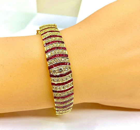 Bracelet Bracelet jonc ouvrant en or jaune 18 carats, rubis et diamants 58 Facettes AB608