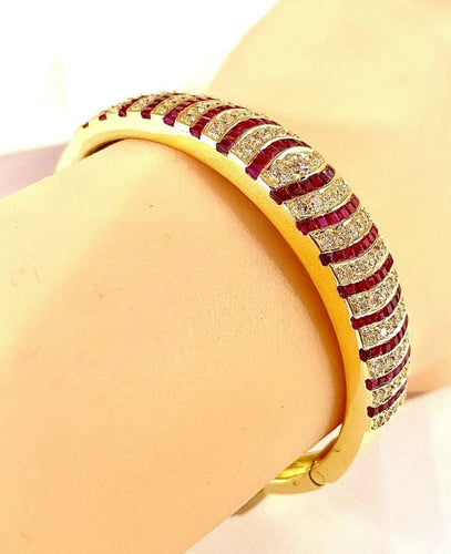 Bracelet Bracelet jonc ouvrant en or jaune 18 carats, rubis et diamants 58 Facettes AB608