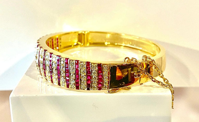 Bracelet Bracelet jonc ouvrant en or jaune 18 carats, rubis et diamants 58 Facettes AB608