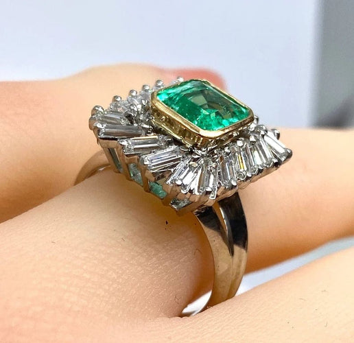 Bague 51 Bague émeraude et diamants baguette en or jaune 18 carats et platine 58 Facettes AB619