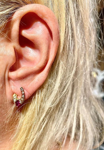Boucles d'oreilles Boucles d’oreilles en or jaune 18 carats, diamants et pierres rouges 58 Facettes AB629