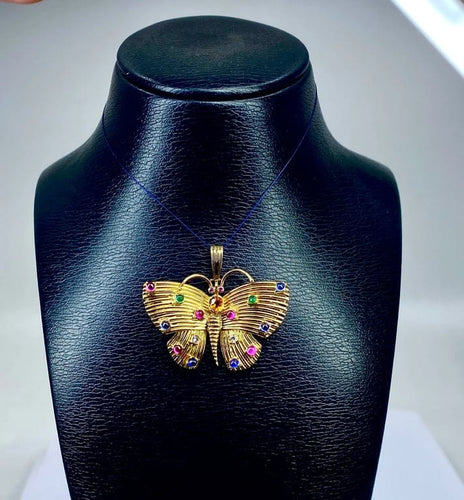 Pendentif Pendentif papillon en or jaune 18 carats avec saphirs, émeraudes et rubis 58 Facettes AB627