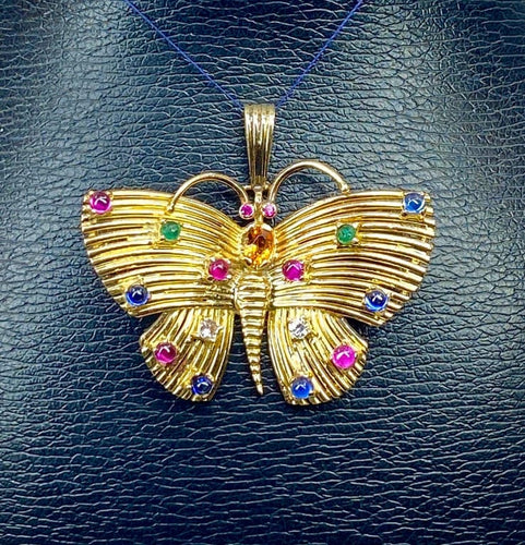 Pendentif Pendentif papillon en or jaune 18 carats avec saphirs, émeraudes et rubis 58 Facettes AB627