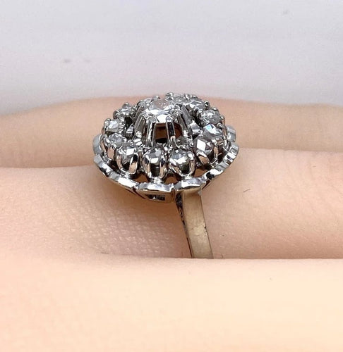 Bague 54 Bague marguerite en or blanc 18 carats, platine et diamants 58 Facettes AB625