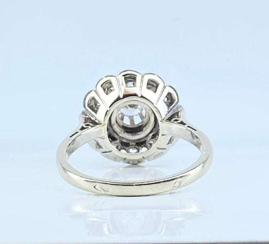 Bague 54 Bague marguerite en or blanc 18 carats, platine et diamants 58 Facettes AB625
