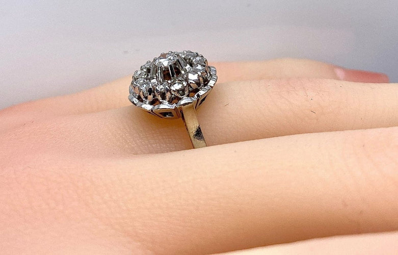 Bague 54 Bague marguerite en or blanc 18 carats, platine et diamants 58 Facettes AB625