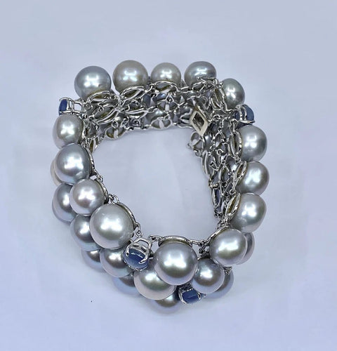 Bracelet Bracelet en or blanc 18 carats, saphirs étoilés, diamants et perles grises 58 Facettes AB632
