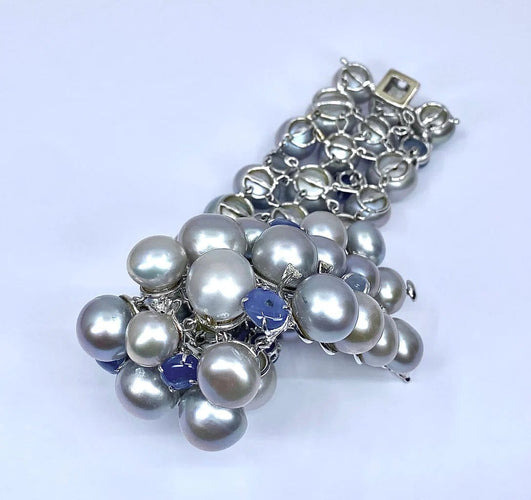 Bracelet Bracelet en or blanc 18 carats, saphirs étoilés, diamants et perles grises 58 Facettes AB632