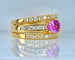 Bague 53 Bague bandeau en or jaune 18 carats avec saphir rose et diamants 58 Facettes AB631