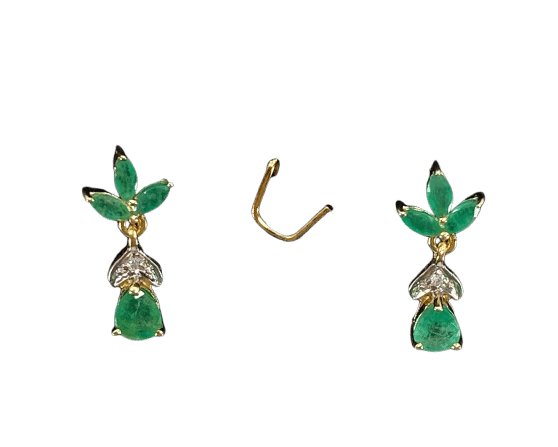 Boucles d'oreilles Boucles d’oreilles pendantes en or jaune 18 carats, émeraudes et diamants 58 Facettes AB641