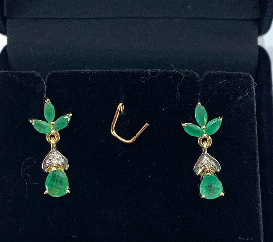 Boucles d'oreilles Boucles d’oreilles pendantes en or jaune 18 carats, émeraudes et diamants 58 Facettes AB641