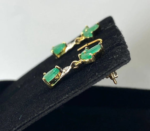 Boucles d'oreilles Boucles d’oreilles pendantes en or jaune 18 carats, émeraudes et diamants 58 Facettes AB641