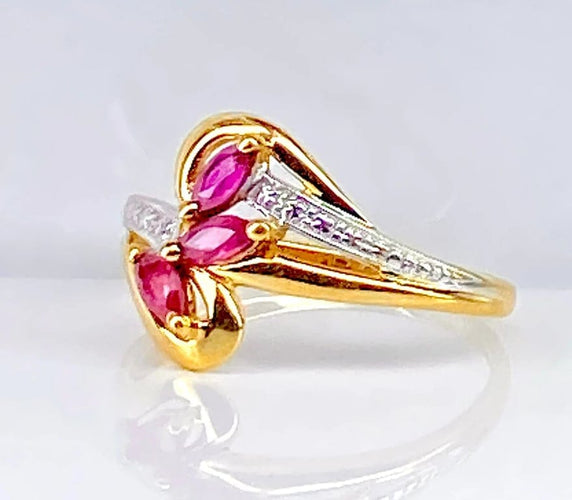 Bague 51 Bague en or jaune 18 carats avec 3 rubis navettes 58 Facettes AB649