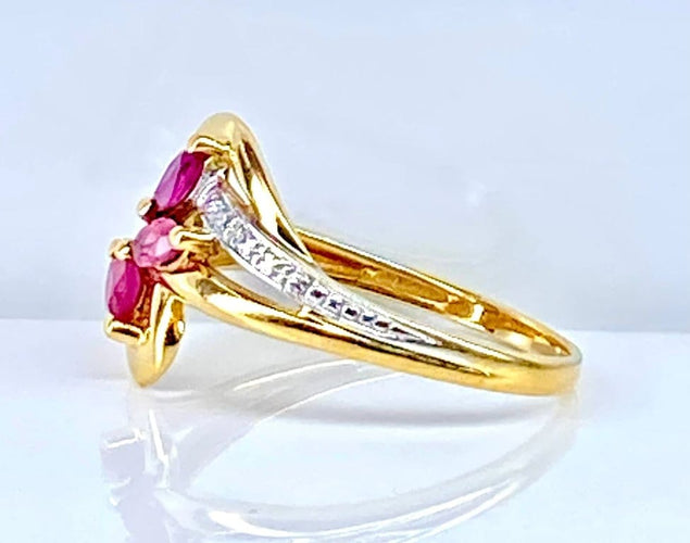 Bague 51 Bague en or jaune 18 carats avec 3 rubis navettes 58 Facettes AB649