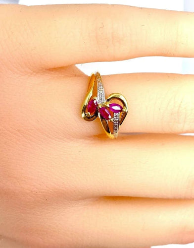 Bague 51 Bague en or jaune 18 carats avec 3 rubis navettes 58 Facettes AB649