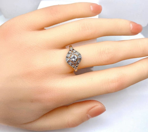 Bague 53 Bague vers 1900 en or blanc 18 carats et diamants 58 Facettes AB650