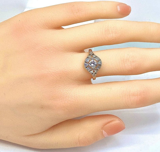 Bague 53 Bague vers 1900 en or blanc 18 carats et diamants 58 Facettes AB650