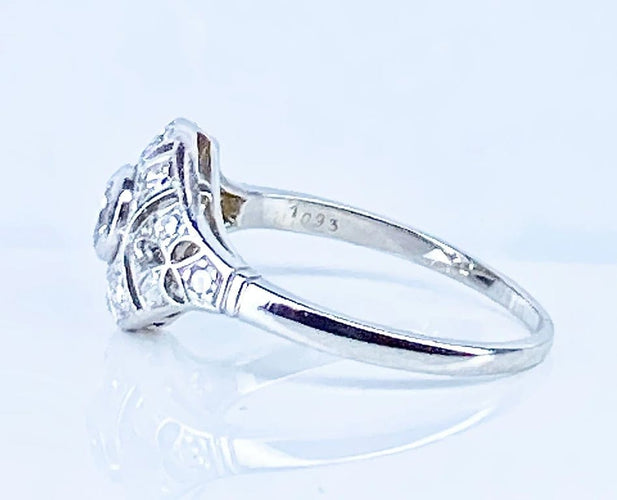 Bague 53 Bague vers 1900 en or blanc 18 carats et diamants 58 Facettes AB650