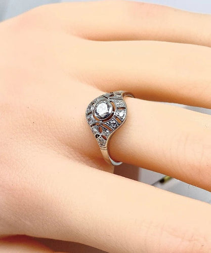 Bague 53 Bague vers 1900 en or blanc 18 carats et diamants 58 Facettes AB650