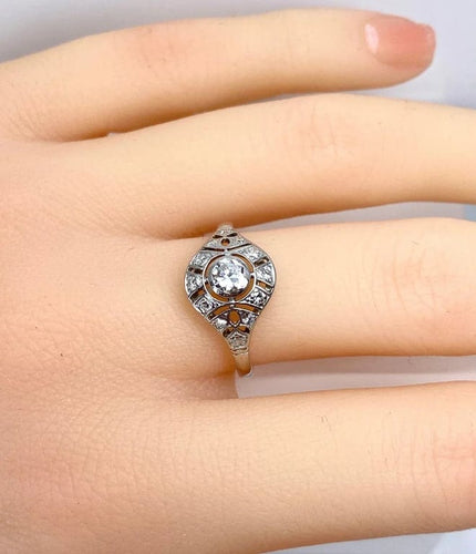 Bague 53 Bague vers 1900 en or blanc 18 carats et diamants 58 Facettes AB650
