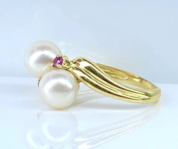 Bague 51 Bague toi et moi en or jaune 18 carats, perles Akoya et rubis 58 Facettes AB648