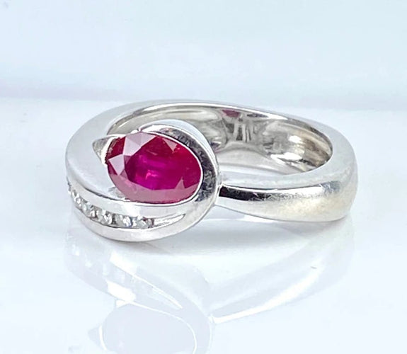 Bague 53 Bague jonc en or blanc 18 carats avec rubis et diamants 58 Facettes AB645