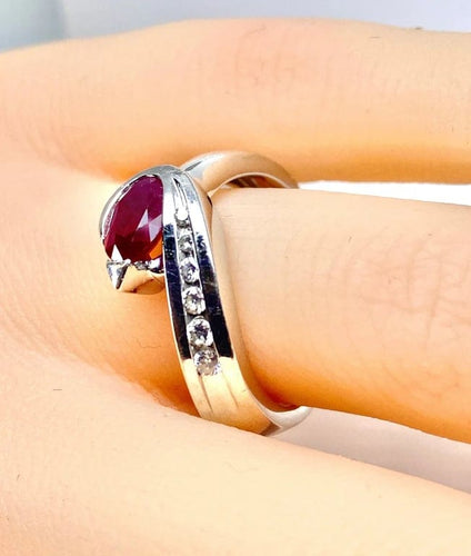 Bague 53 Bague jonc en or blanc 18 carats avec rubis et diamants 58 Facettes AB645