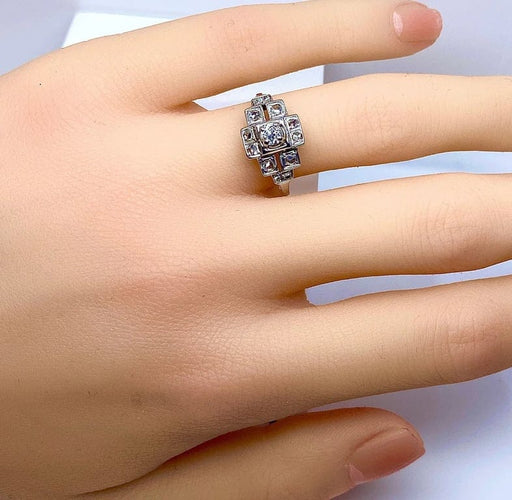 Bague 52 Bague Art déco en or blanc 18 carats et diamants, vers 1930 58 Facettes AB651