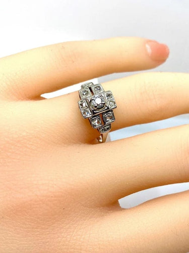 Bague 52 Bague Art déco en or blanc 18 carats et diamants, vers 1930 58 Facettes AB651