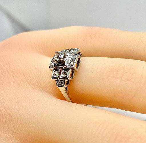 Bague 52 Bague Art déco en or blanc 18 carats et diamants, vers 1930 58 Facettes AB651