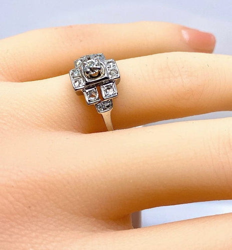 Bague 52 Bague Art déco en or blanc 18 carats et diamants, vers 1930 58 Facettes AB651