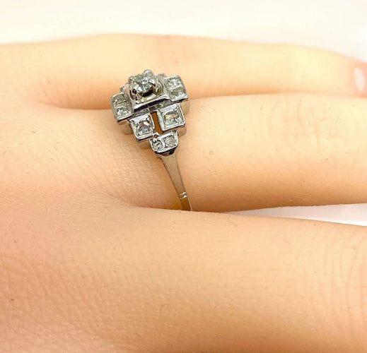 Bague 52 Bague Art déco en or blanc 18 carats et diamants, vers 1930 58 Facettes AB651