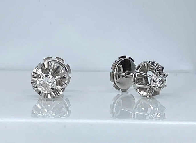 Boucles d'oreilles Boucles d’oreilles en or blanc 18 carats et diamants 58 Facettes AB662