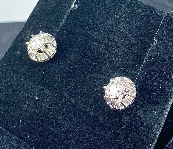 Boucles d'oreilles Boucles d’oreilles en or blanc 18 carats et diamants 58 Facettes AB662