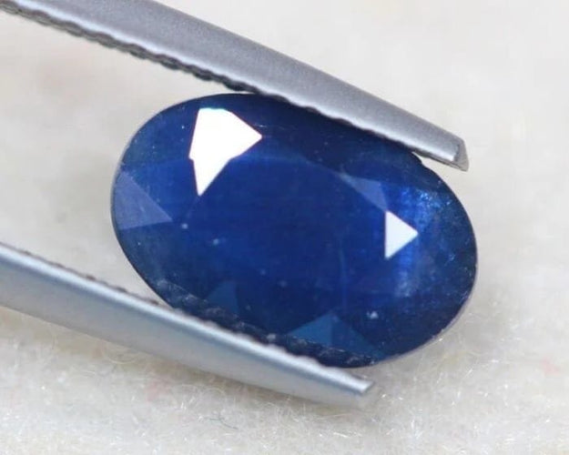 Gemstone Saphir bleu ovale chauffé 1,92 ct (Sri Lanka) 58 Facettes 388