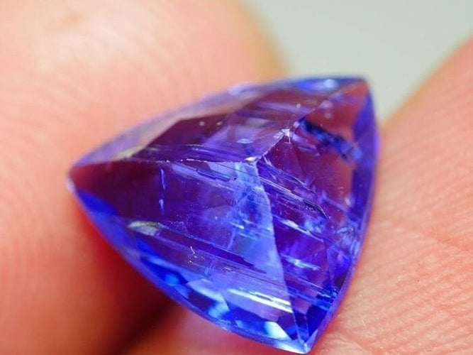 Gemstone Tanzanite - Pierre taillée trillon 3,42 ct 58 Facettes 314