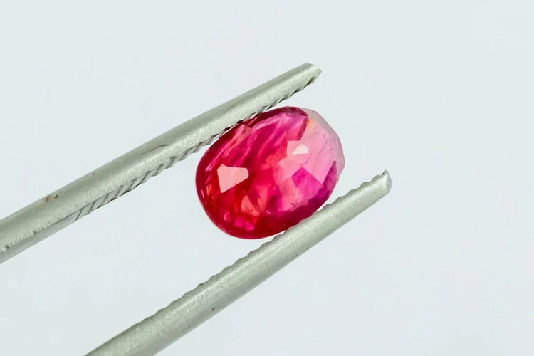 Gemstone Rubis naturel ovale 1,85 ct non chauffé de Birmanie 58 Facettes 246