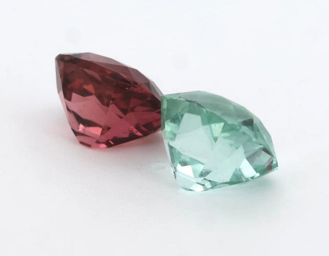 Gemstone Paire de tourmalines bleu lagon et rubellites coussin 3,05 ct 58 Facettes 205