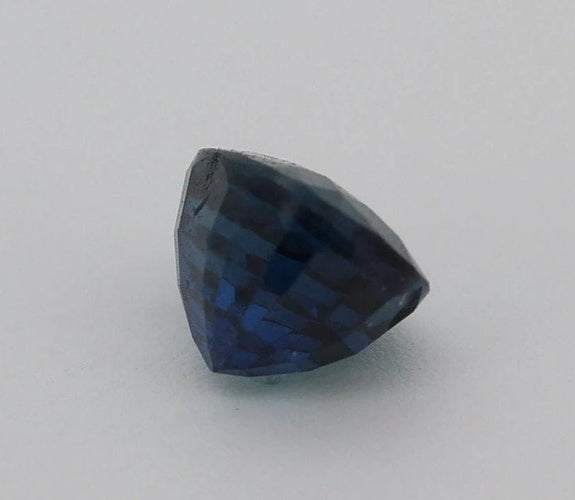 Gemstone Saphir bleu naturel 1,04 ct taille ovale 58 Facettes 104
