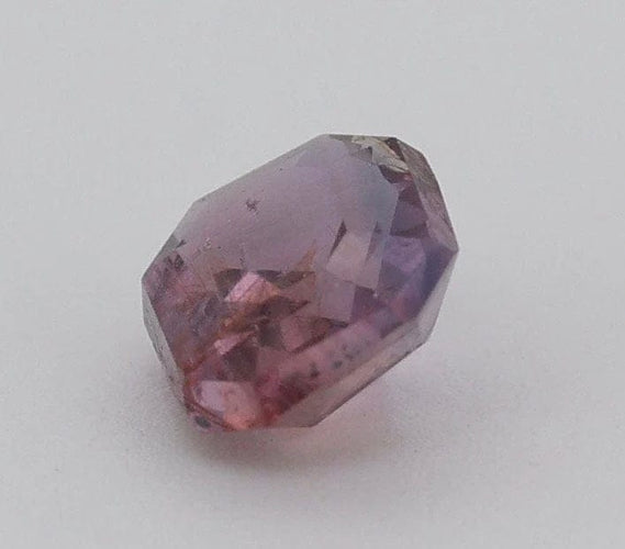 Gemstone Saphir padparadscha non chauffé 0,87 ct avec certificat CGL 58 Facettes 93