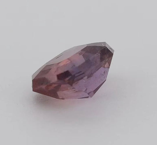 Gemstone Saphir padparadscha non chauffé 0,87 ct avec certificat CGL 58 Facettes 93