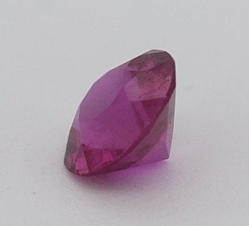 Gemstone Rubis naturel 0,35 ct non chauffé non traité, sang de pigeon (Birmanie) 58 Facettes 439